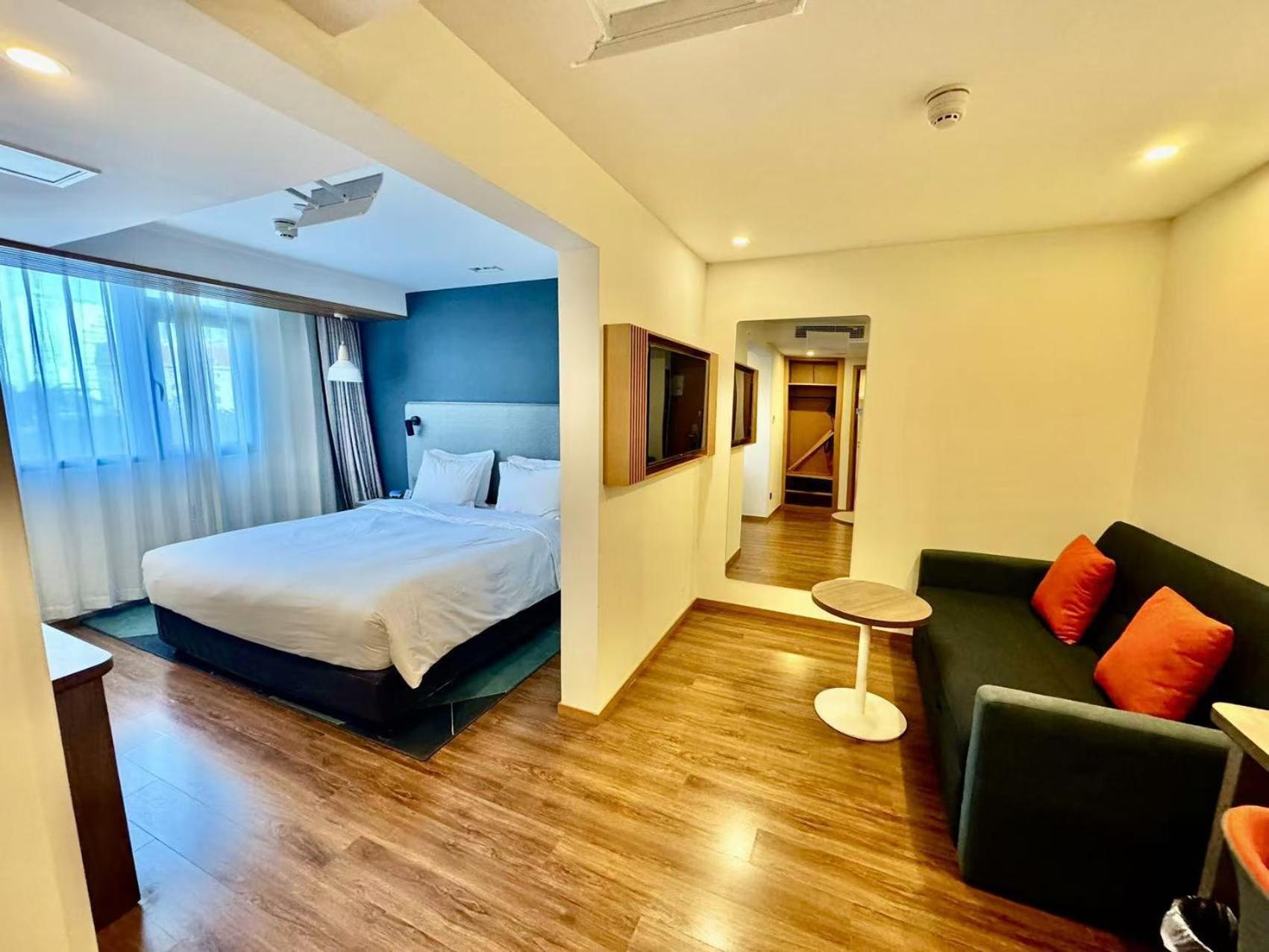 Holiday Inn Express Qingdao City Center By Ihg Exterior photo